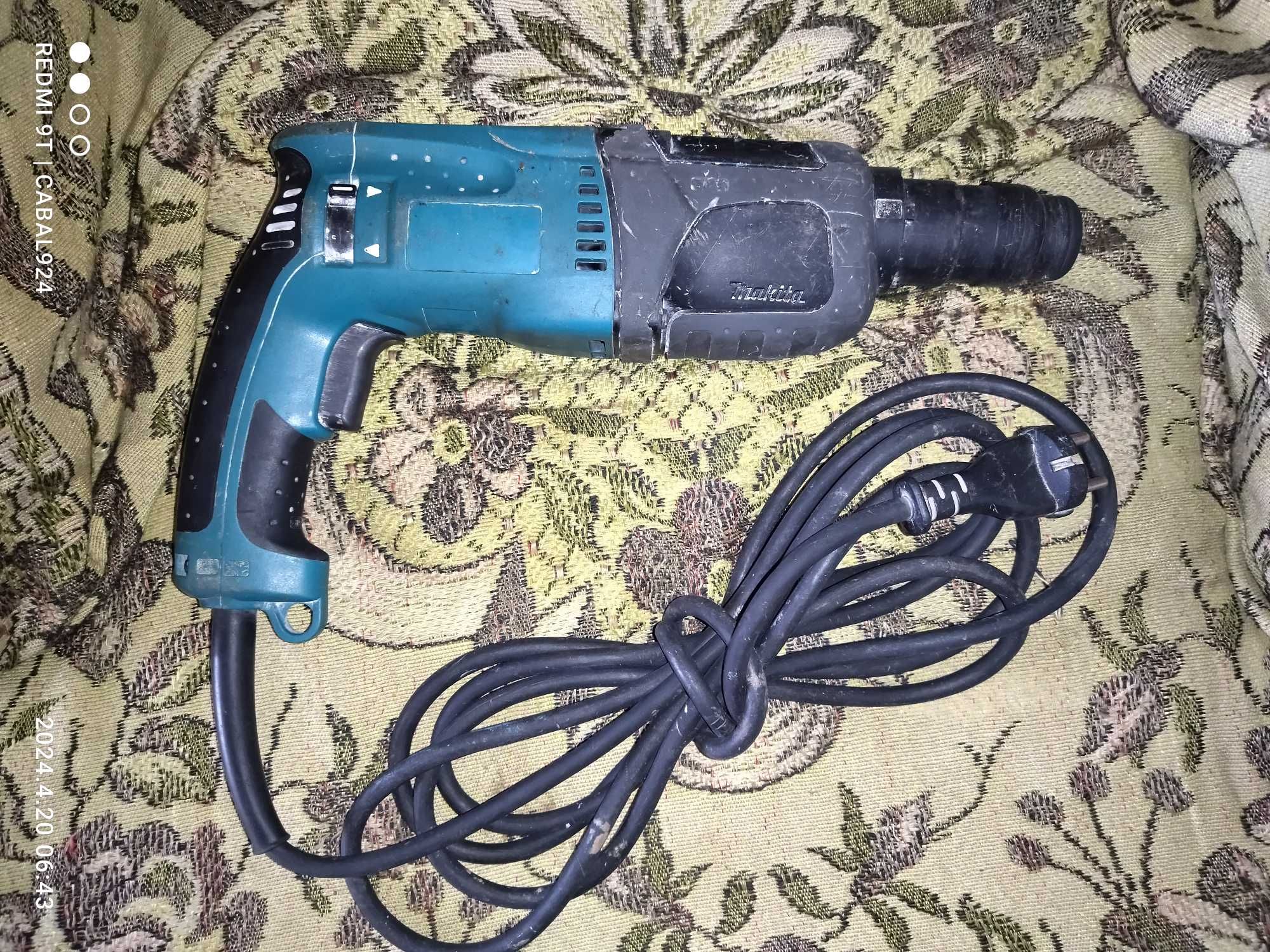 Перфоратор Makita HR2460