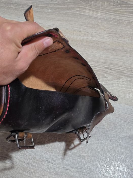 Vand geanta scule din piele pentru  motocicleta