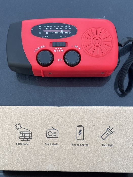Radio solar cu incarcator si lanterna