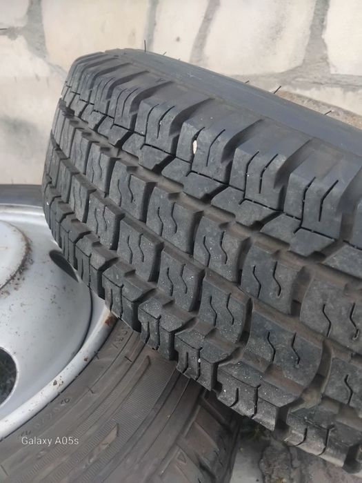 Гуми с джанти за камион