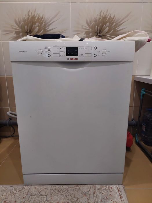 Продаю посудомоечную машину Bosch.