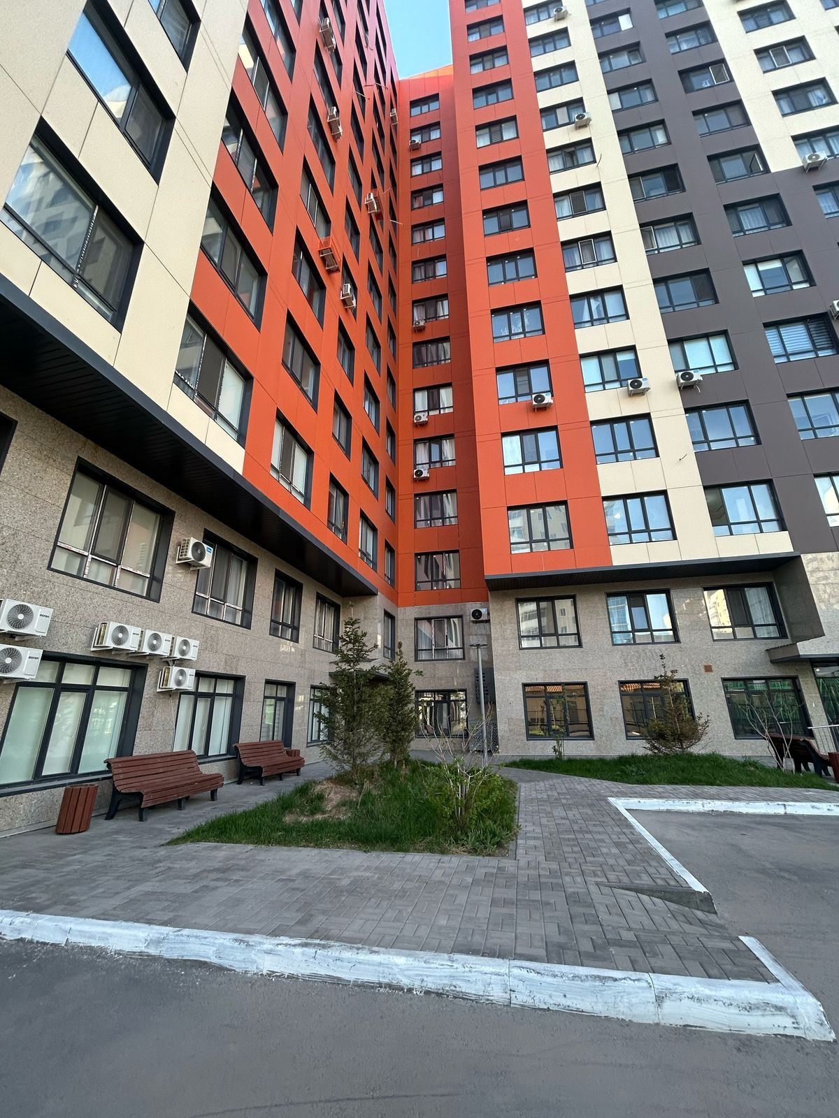 Продаётся 2 комнатная район Барыс Арена