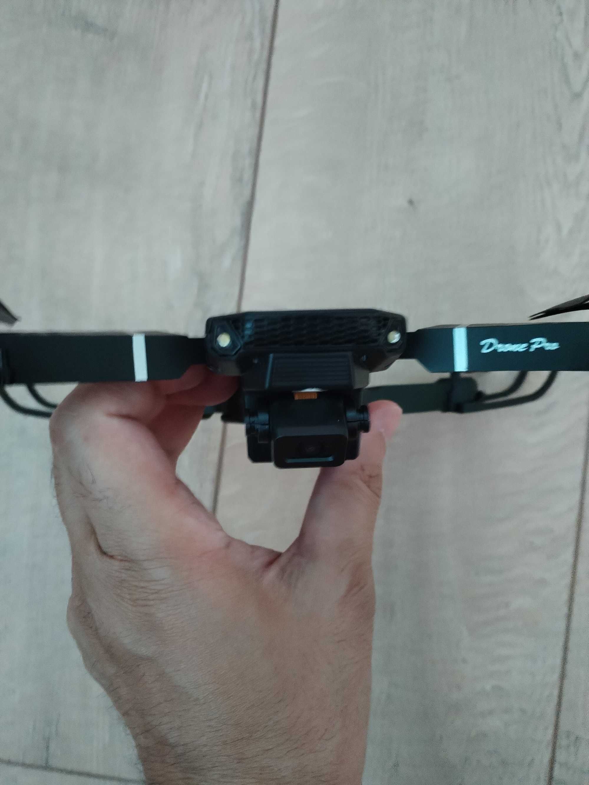 E88 Drone Pro с много части