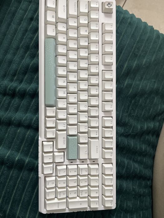 QwertyKey Salt V2 RGB si mouse HyperX HyperX Pulsefire Surge