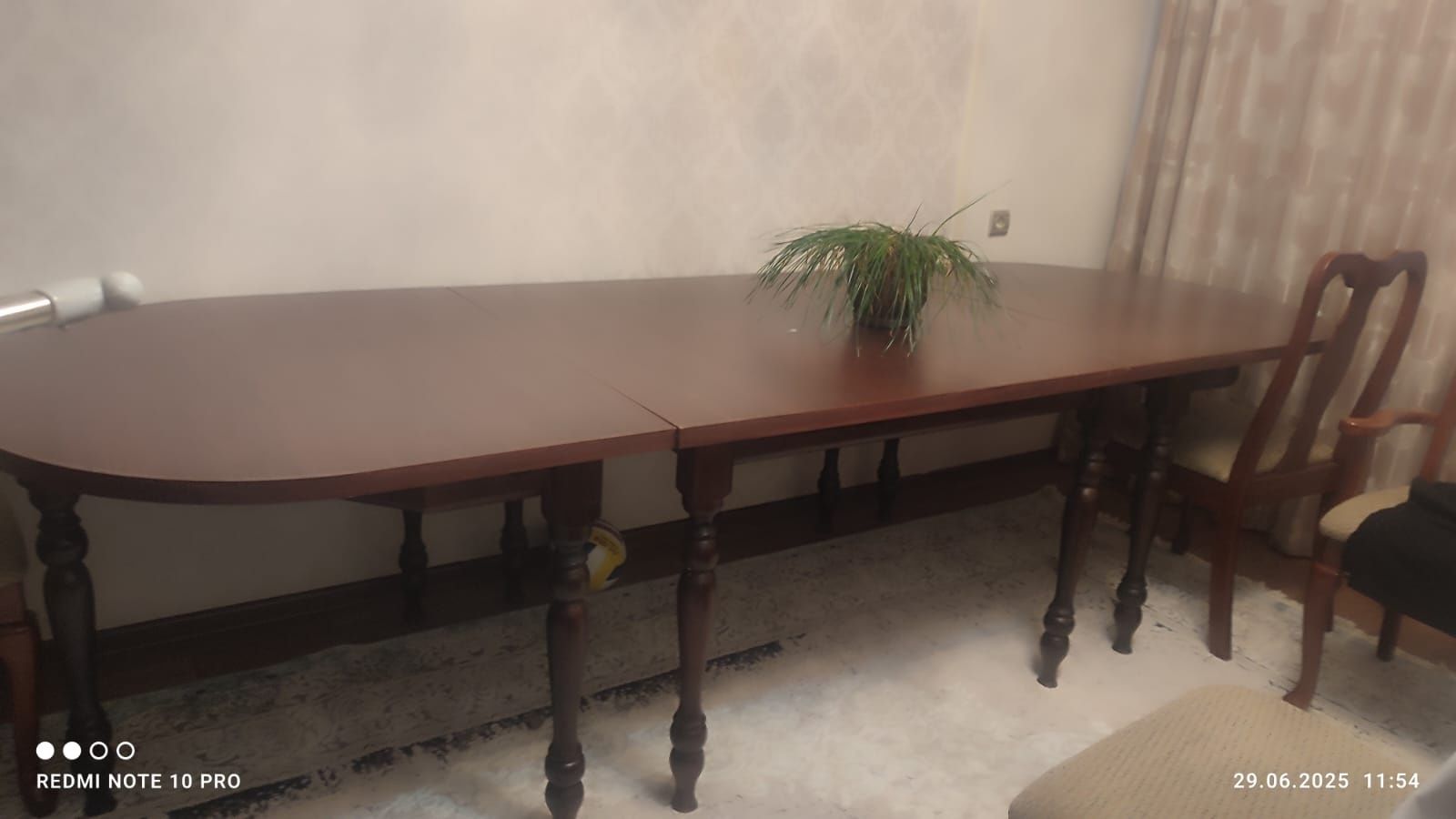 Срочно продам стол и стулья