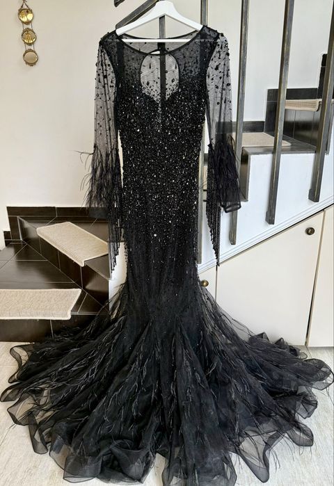 Rochie eleganta cu pietre de vanzare!