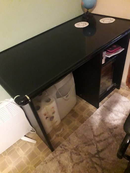 Бюро в отлично състояние за работа  или  за ученици.