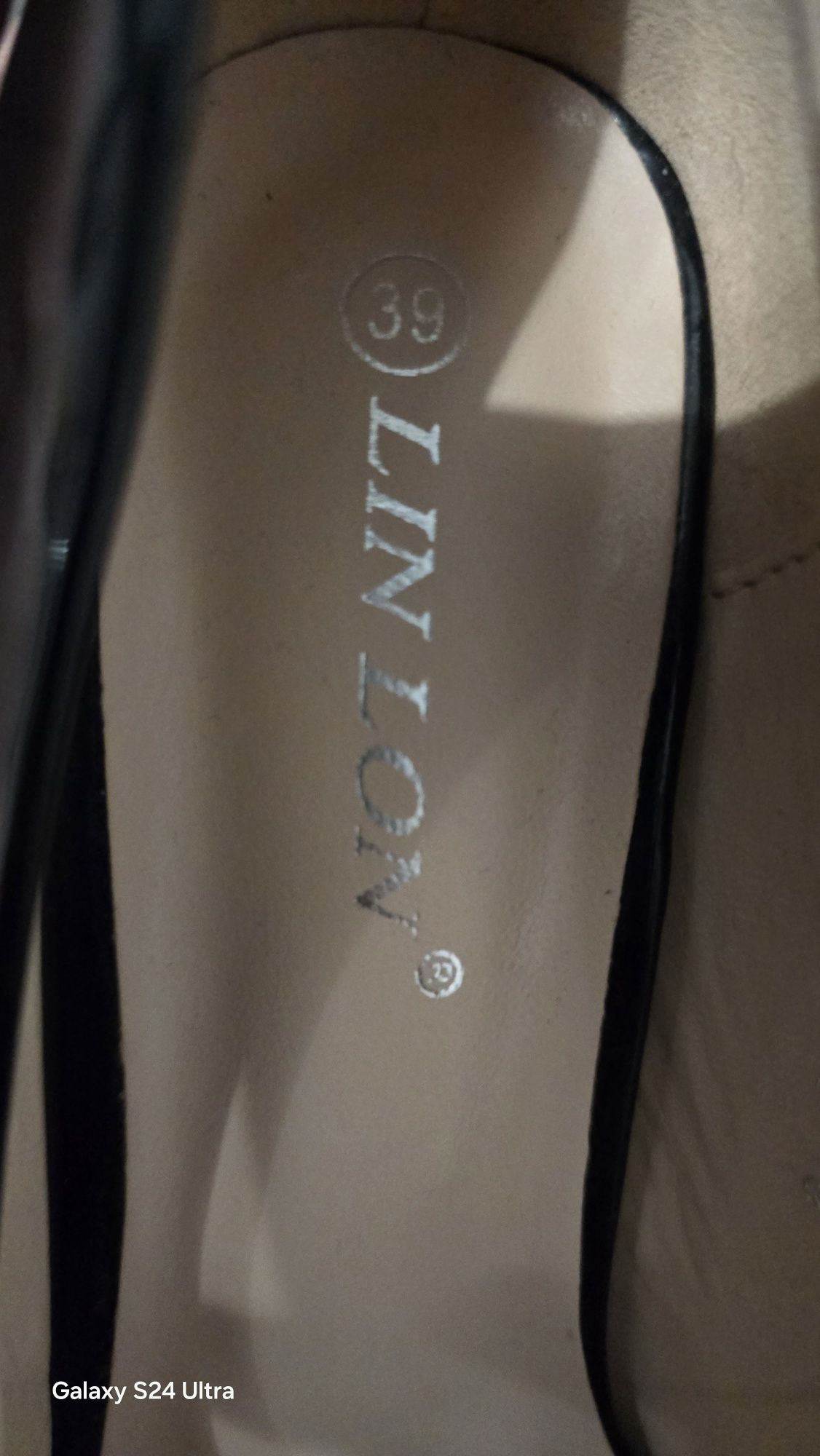Vand pantofi cu toc dama marime 39