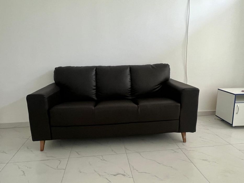 Диван кожанный для офиса