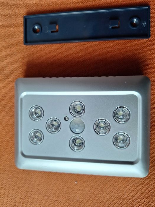 Lanterna - Lampa  -  Proiector - LED cu senzor PIR