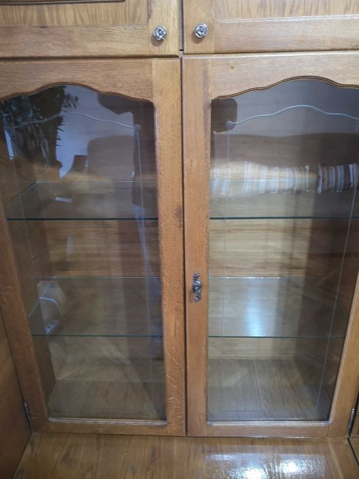 dulap-vitrina cu geamuri , lemn masiv
