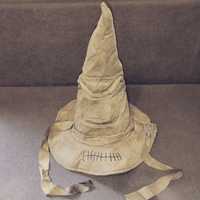 Шляпа сортировщица с глазами, ртом и поясом Гарри Поттер