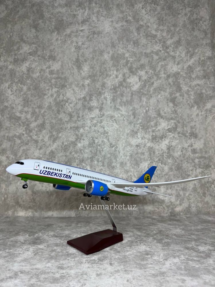 Самолет BOEING-787-8 Dream Liner Uzbekistan Airways (Led подсветкой)