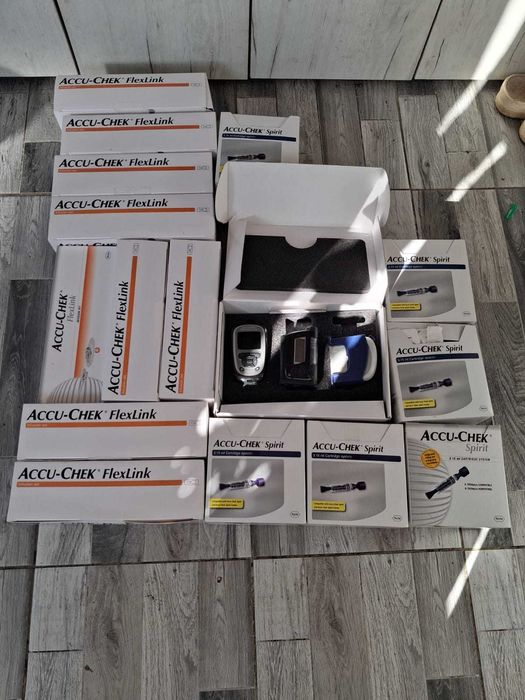 Vând pompa de insulină Accuchek Spirit combo