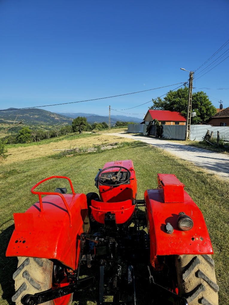Vînd tractor u445