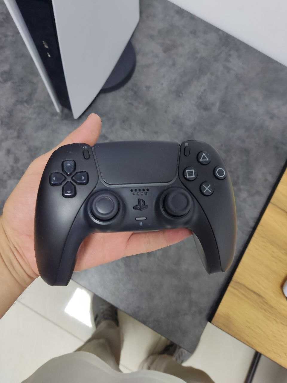 Продам Playstation 5 slim 1tb