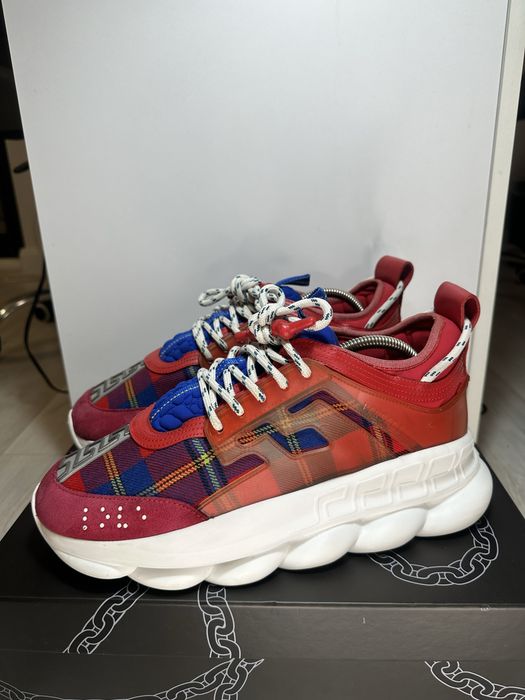 Versace chain reaction