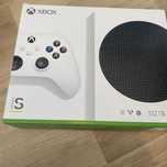 Продается Xbox Series S + крутой набор игр и аксессуаров!