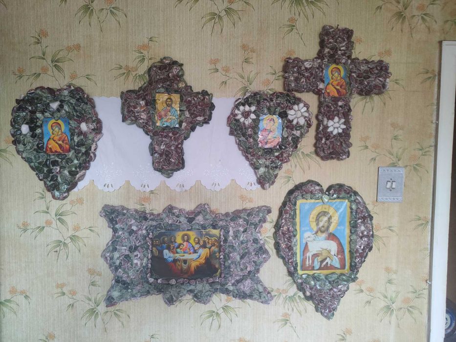 Ръчно изработени икони с естествени камъни – уникални