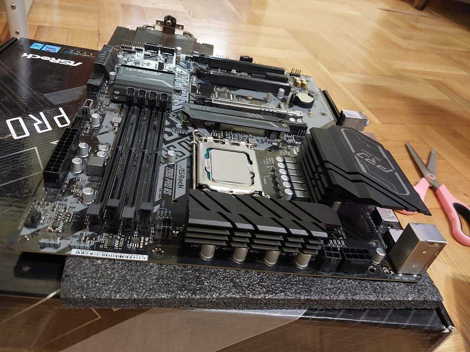 Intel Core i5-13600KF + AsRock Z690 Pro RS DDR4 (с гаранция)