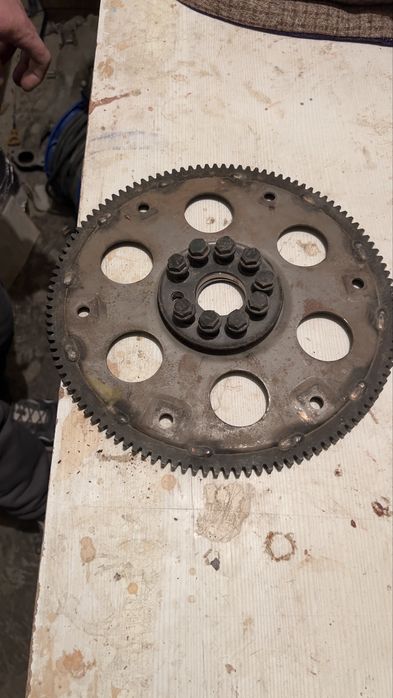 Маховик естима 2,4