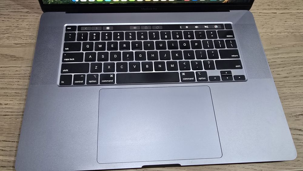 Apple MacBook Pro 16 inch 2019 i9 16 GB 1TB video 4 GB A2141 spacegray