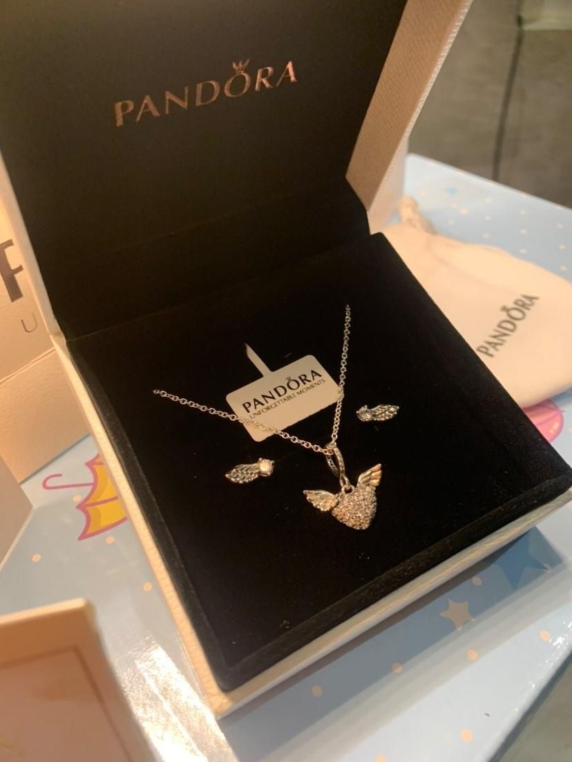 Комплект украшений Pandoraa в виде сердца