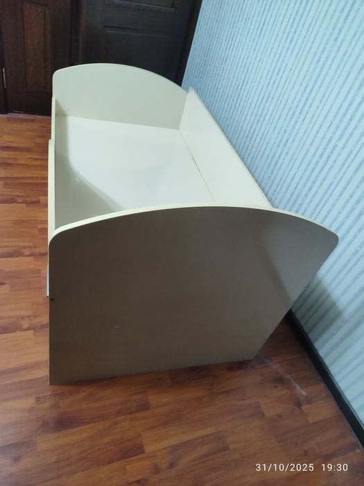 Yosh bolalar krovati