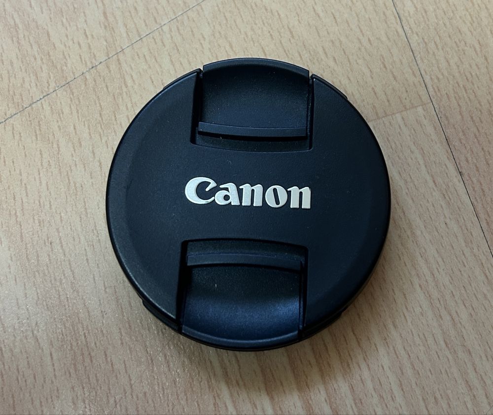 ПРОДАВАМ* Фотоапарат CANON EOS 4000D- пълен комплект+ ПОДАРЪК чанта
