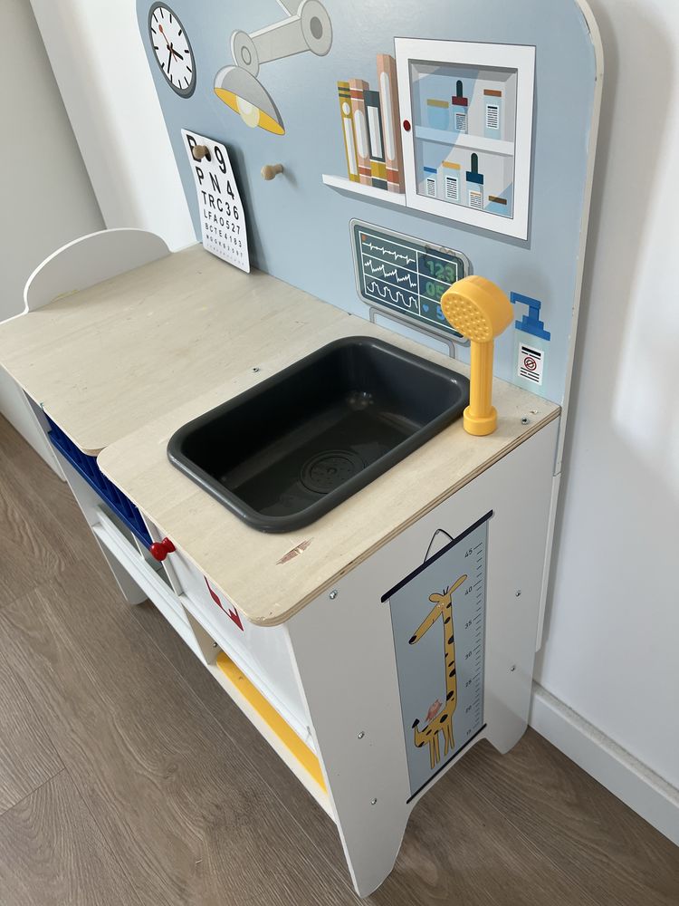 Детска играчка болница за животни, кукли Ikea Flisat дървена къща