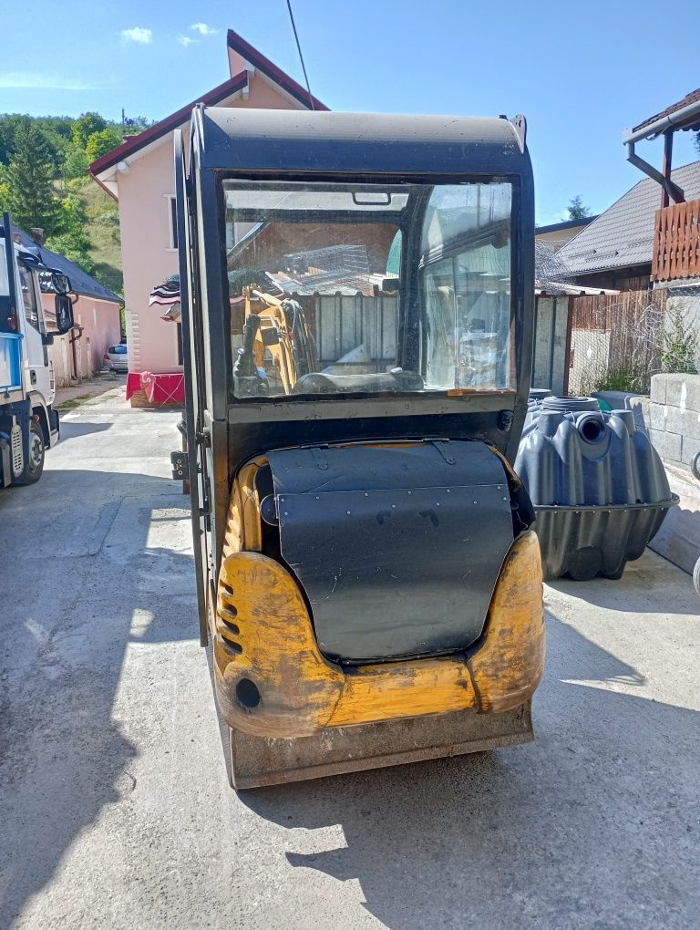 Vând miniexcavator jcb. 1,6t
