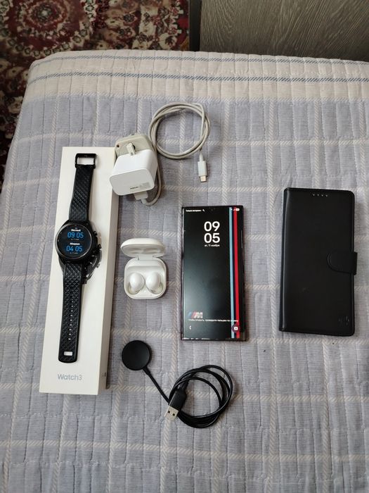 Продам Самсунг S 22 в Идеальном Состояние Месте Часами и Наушниками