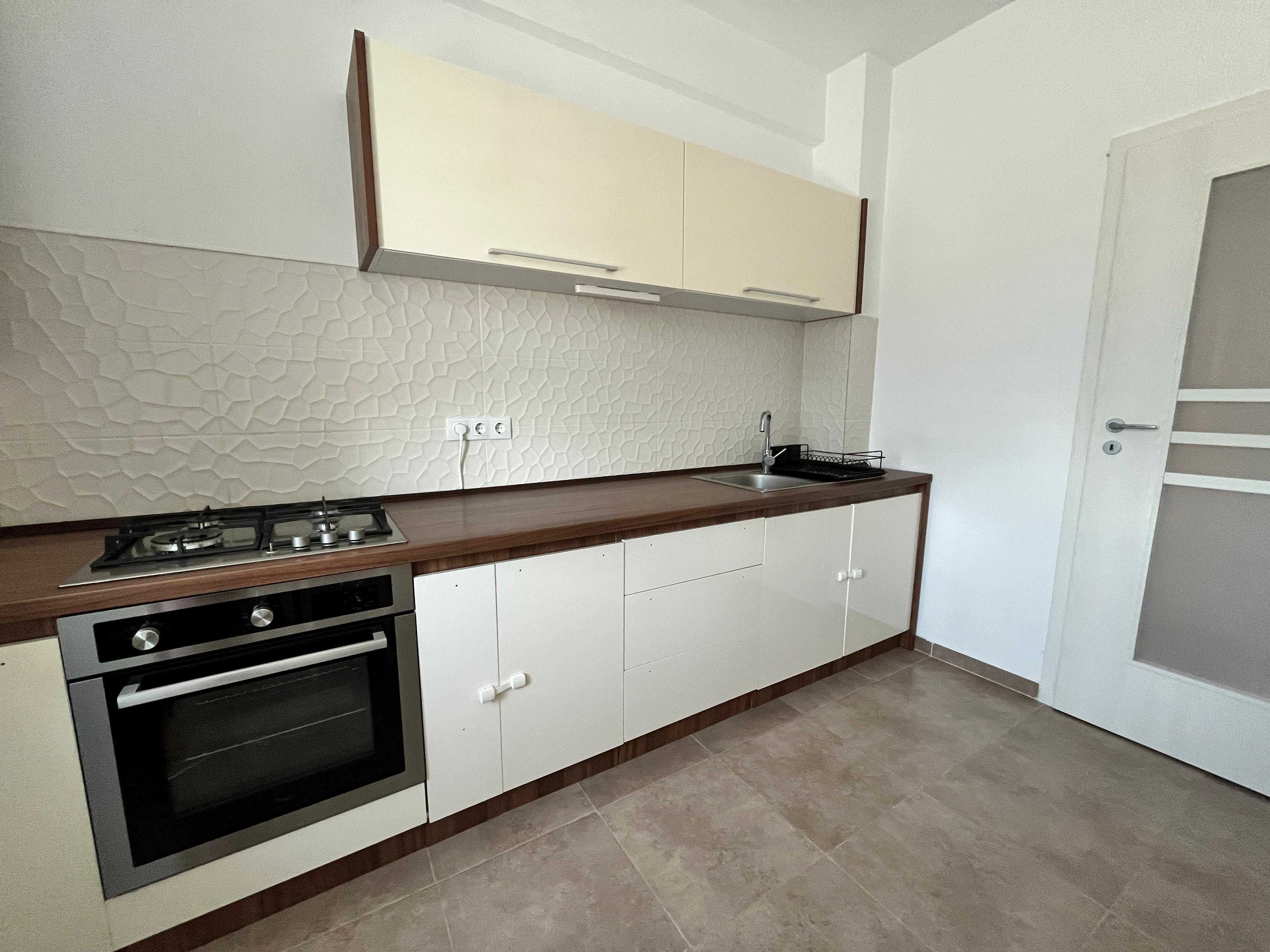 Apartament 3 camere 108 mp si loc parcare zona Doi Cocosi