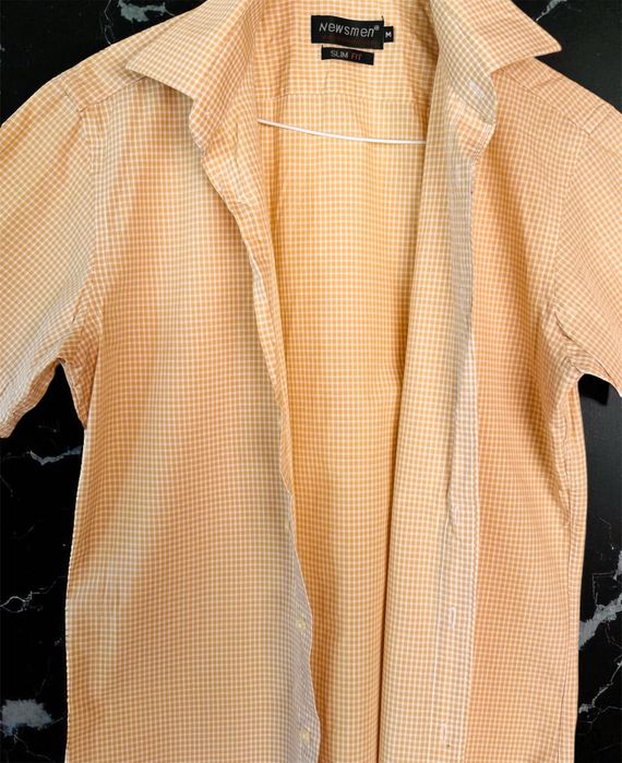 Cămașă bărbătească cu mânecă scurtă, în carouri portocalii și albe