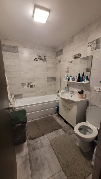 Vând apartament cu 2 camere în Valea Lupului 54 mp