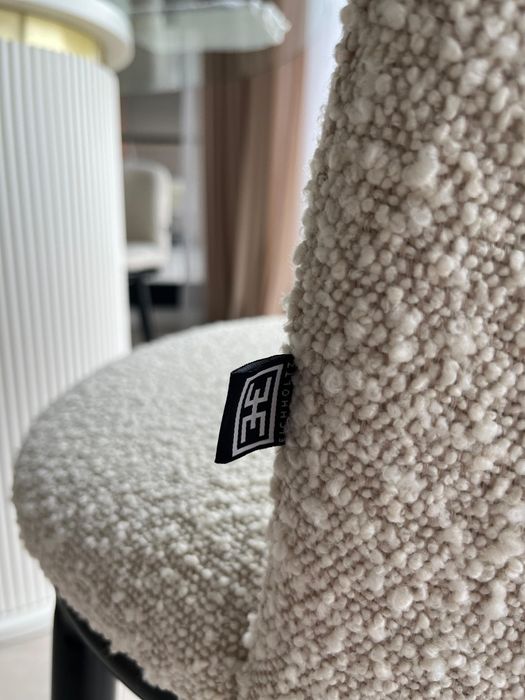 Set dining nou – masă rotundă custom Ø120 cm+4 scaune Eichholtz bouclé