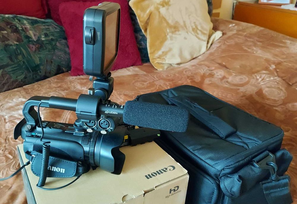 Video Camera semiprofesionala Canon XA10 in stare impecabila