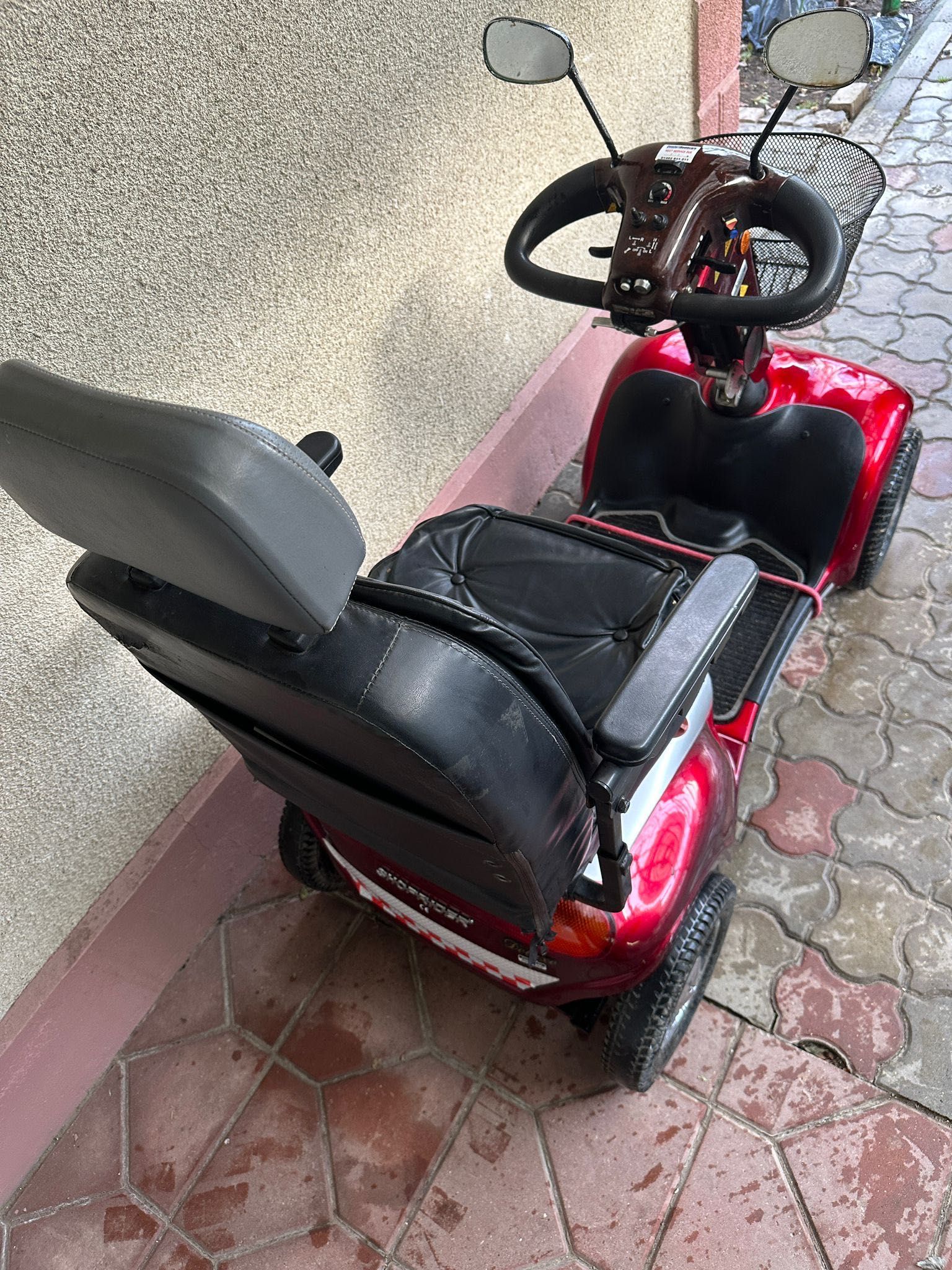 Scuter electric pentru oameni cu handicap