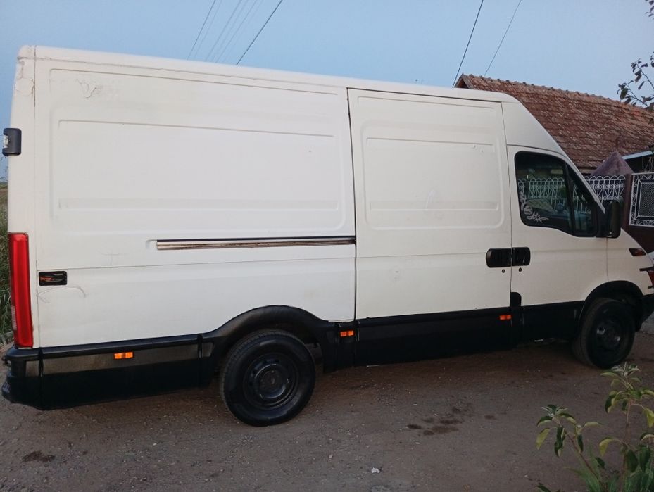 Vând duba Iveco daily