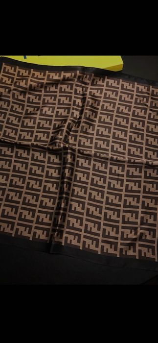 Eșarfă Fendi model 2026, 100% mătase, 90×90cm