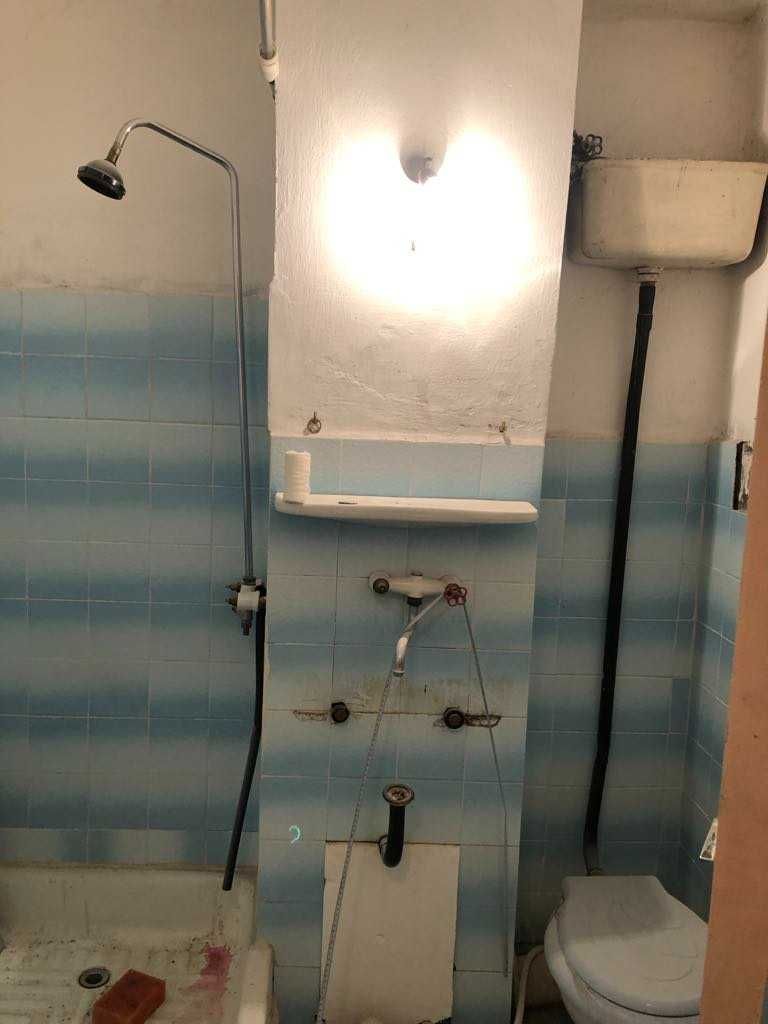 De vanzare apartament 4 camere 2 bai