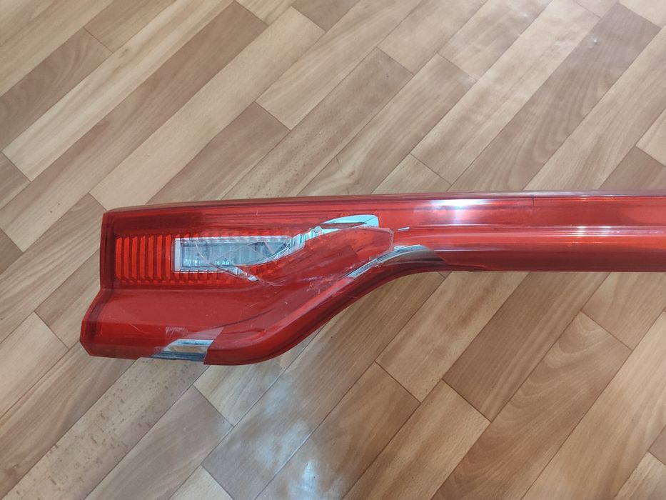 Продам фонарь на пятую дверь Haval M6. Б/У, разбит левый плафон.