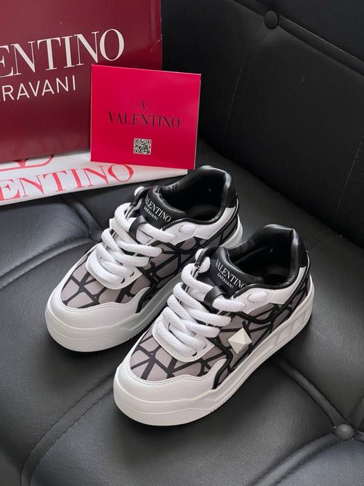 Adidasi Valentino Noi !!! Marimi 36/40 !!!