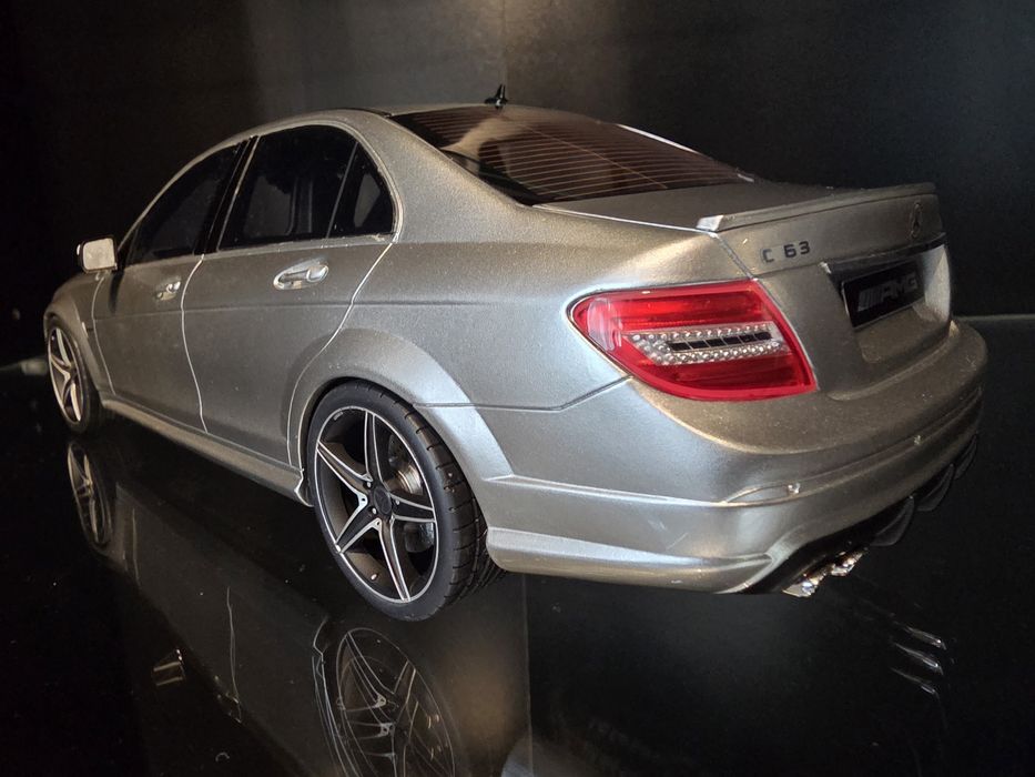 1/18 Mercedes C63 AMG GT Spirit