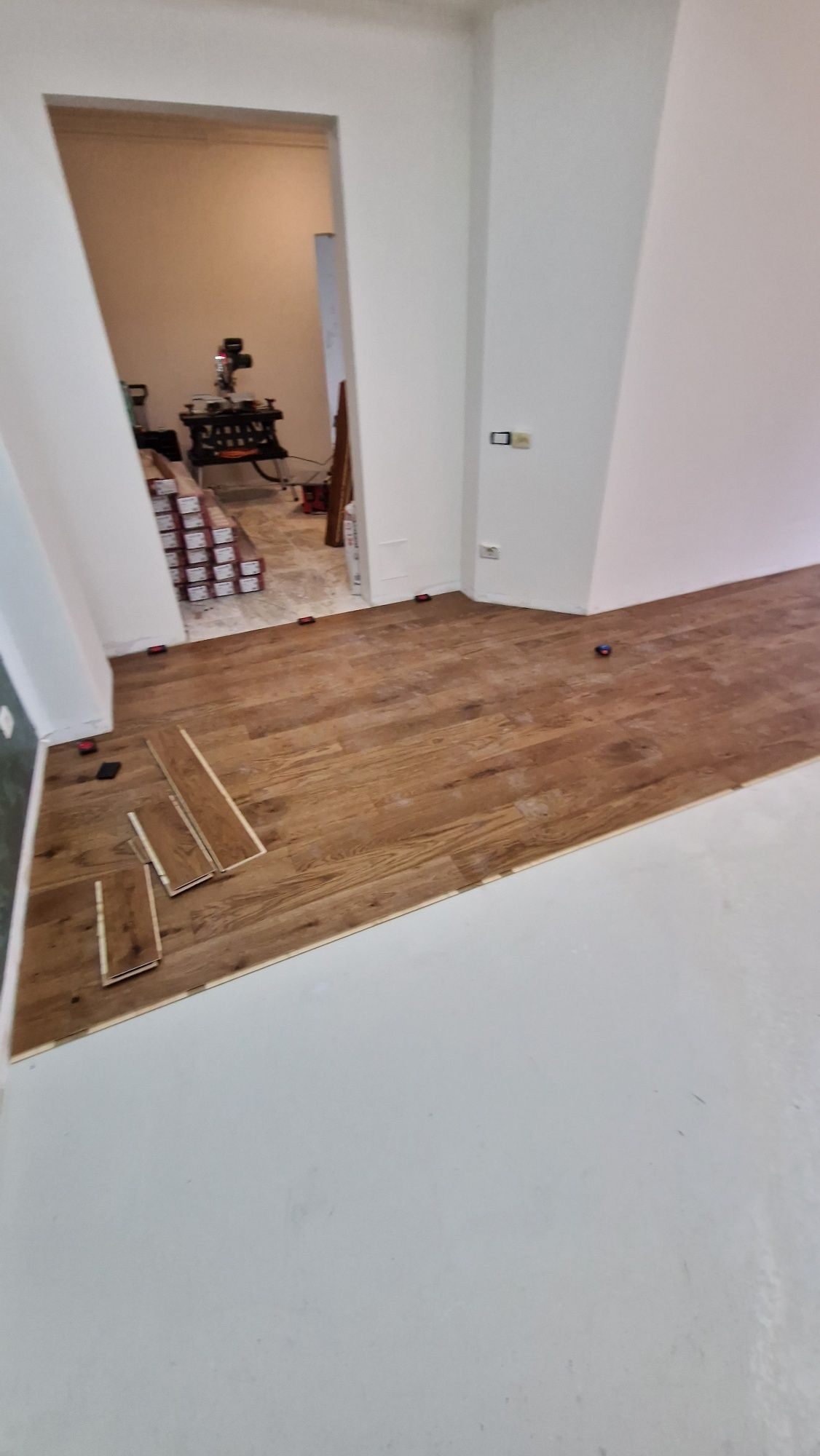 Reconditionare si montaj parchet stratificat si din lemn masiv
