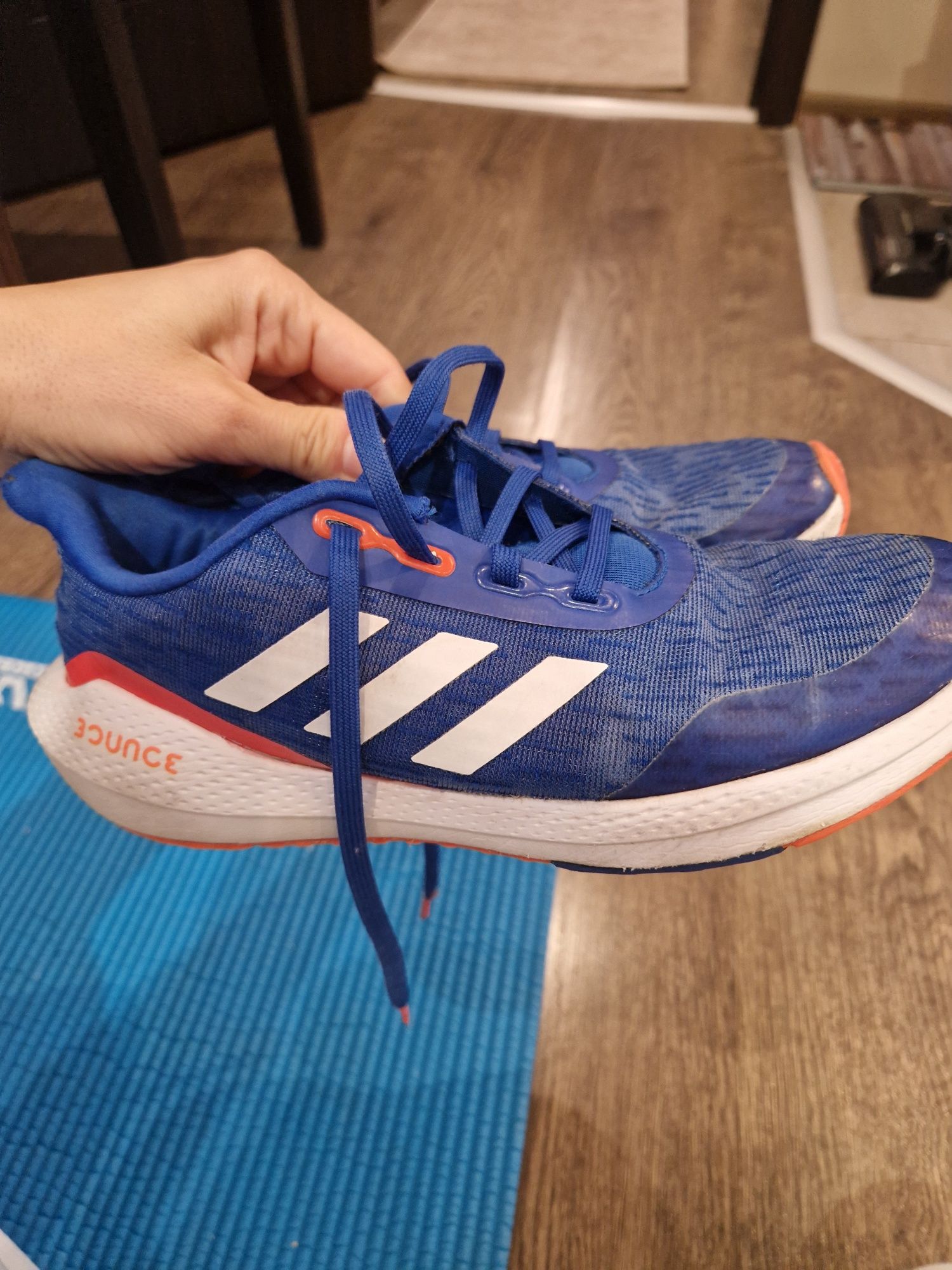 маратонки adidas 37 номер