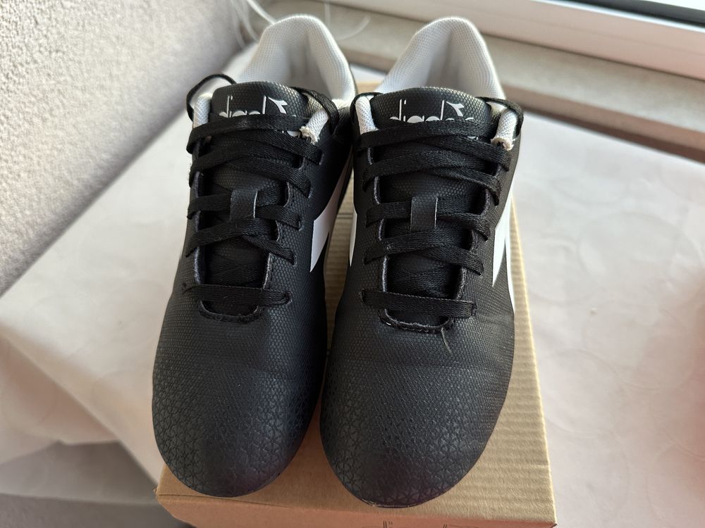 Детски футболни обувки стоножки и бутонки 35 номер Nike и Diadora