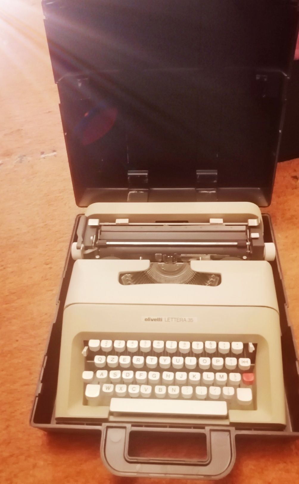 Masina de scris Olivetti vintage