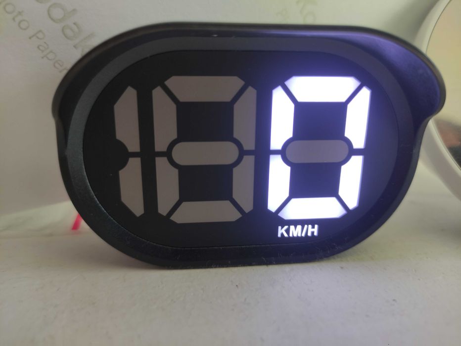 Скоростомер-GPS , с часовник и компас