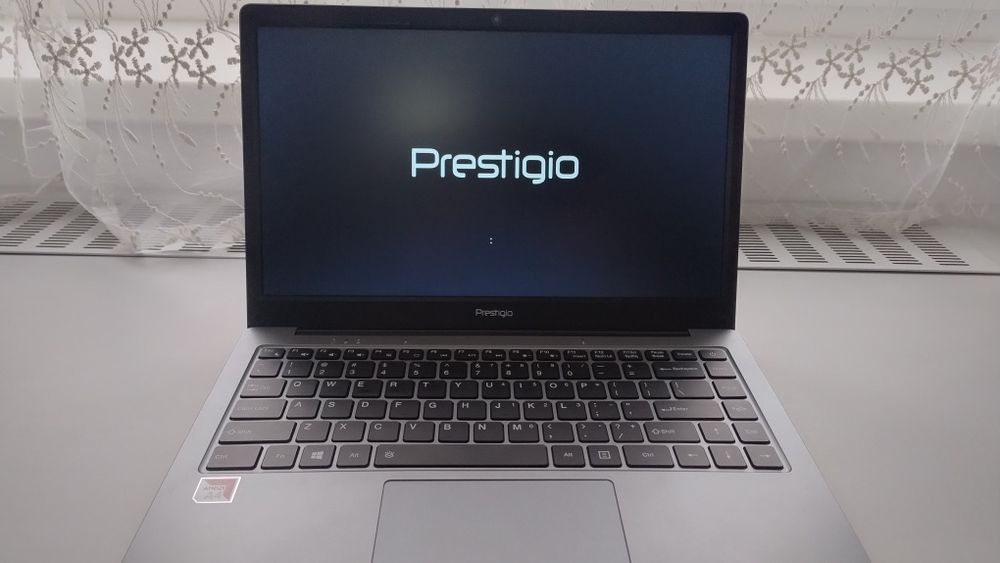 Vând laptop prestigio